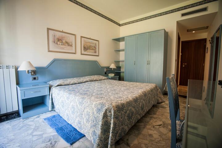 Room 13 of 69
