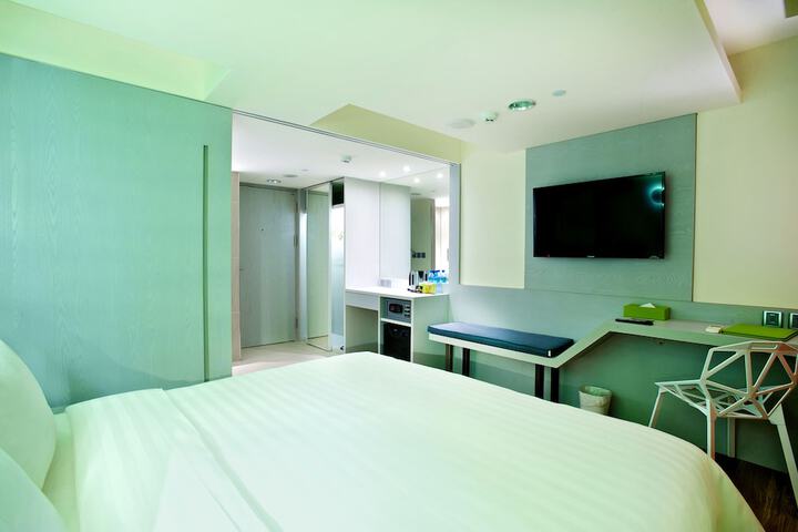 Room 14 of 42