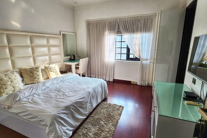 Room 6 of 22
