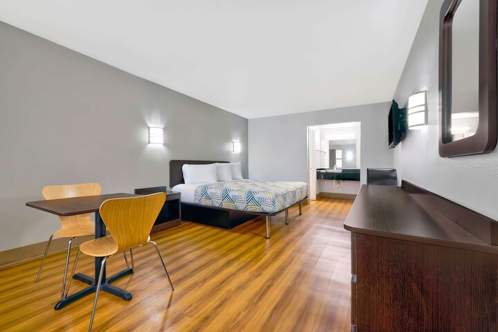 1 King Bed (11 of 13)