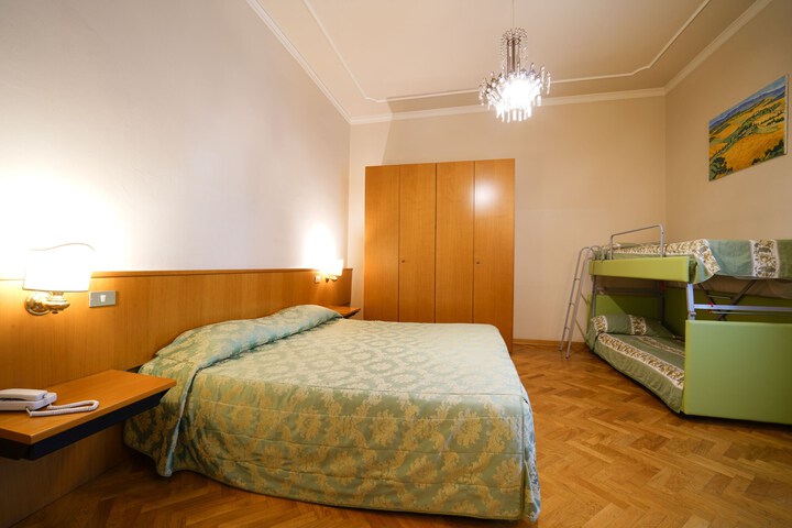 Room 19 of 127