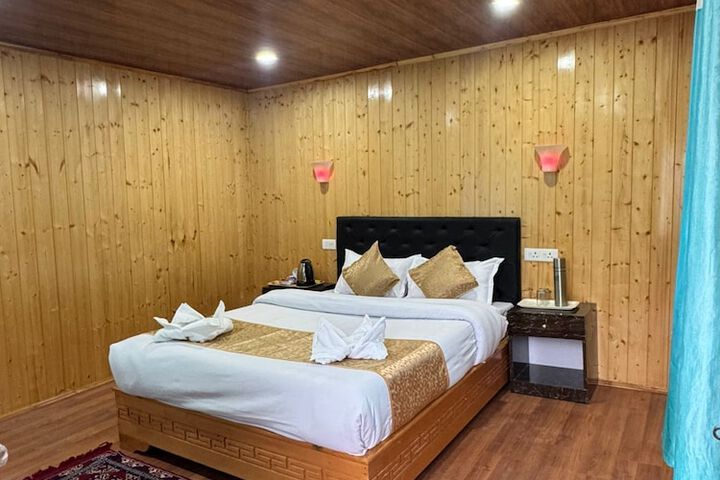 Room 3 of 8