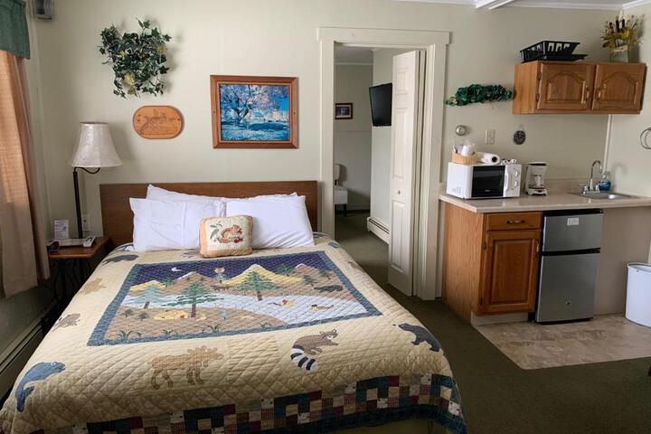 Motel Standard Queen Bed (12 of 23)