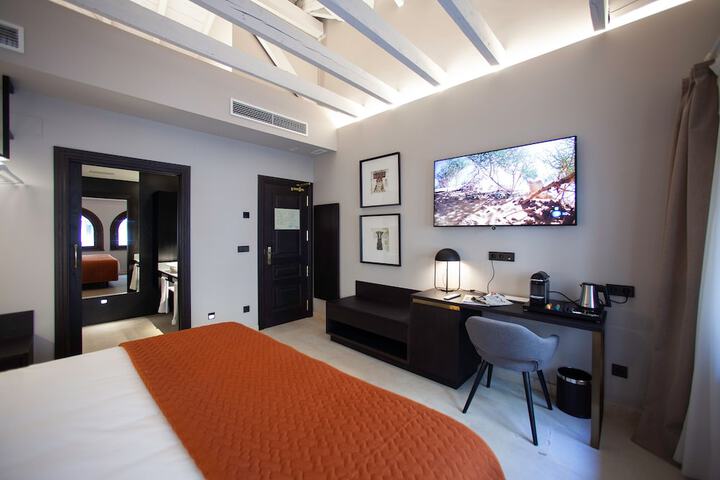 Room 47 of 85