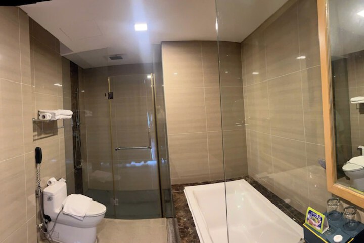 Room 27 of 79