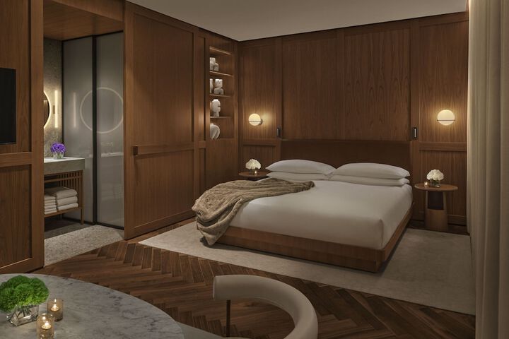 Room 9 of 82