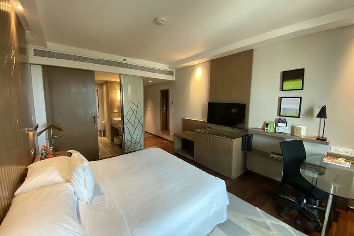 Room 10 of 92