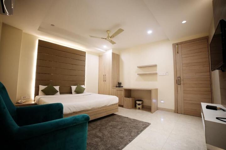 Room 20 of 27