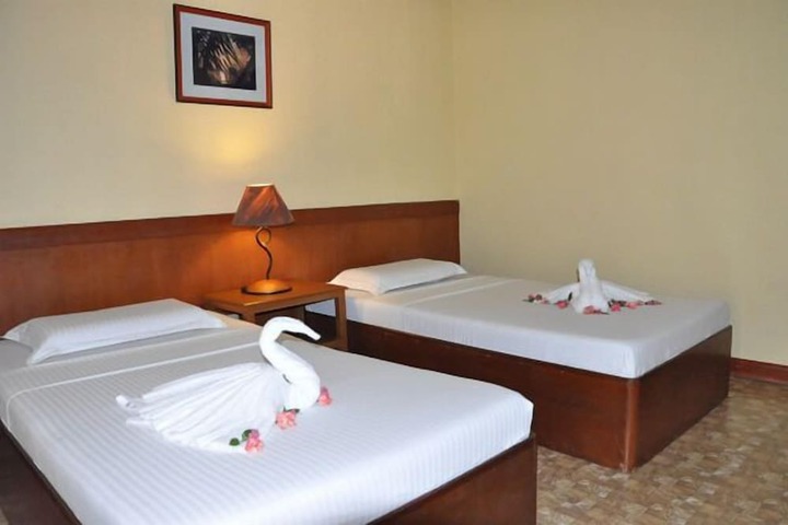 Room 14 of 32