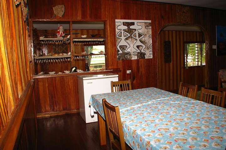 Lounge 13 of 21