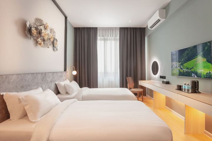 Room 14 of 34