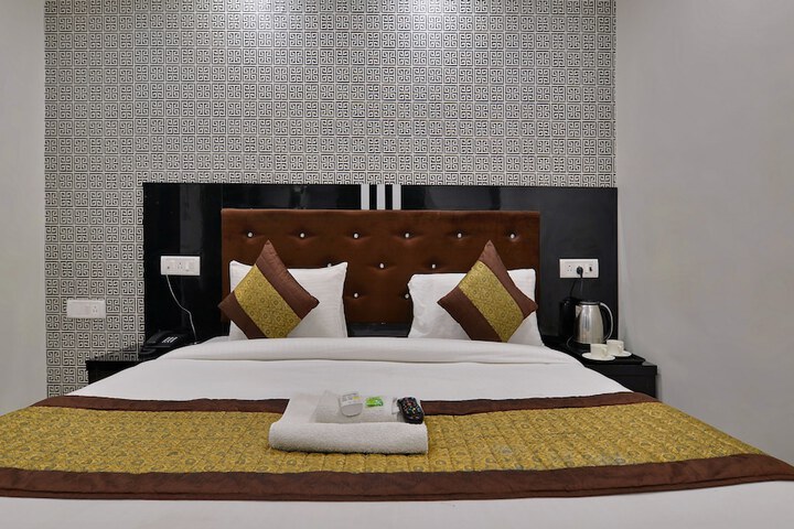 Room 6 of 102