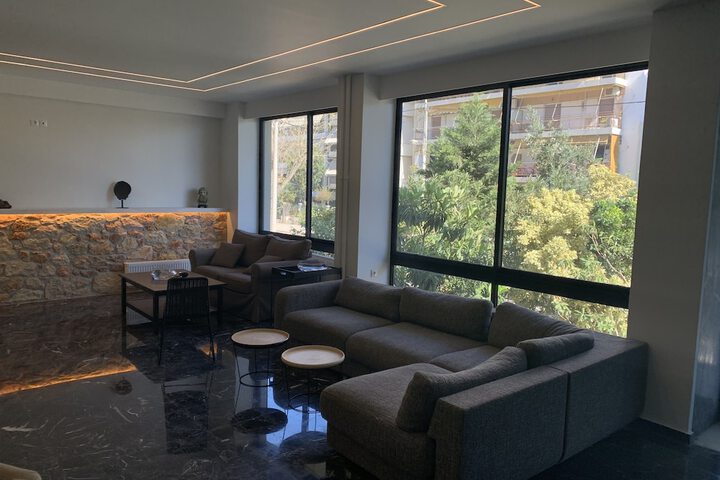 Lounge 21 of 36