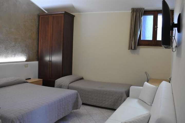 Room 13 of 19
