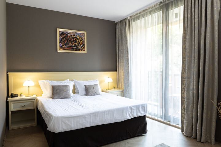 Room 8 of 43