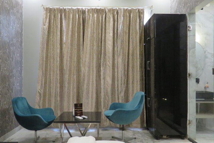 Room 9 of 9