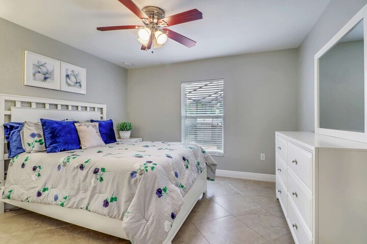 Room 5 of 25