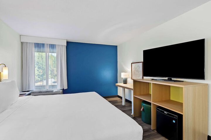 1 King Bed (11 of 13)