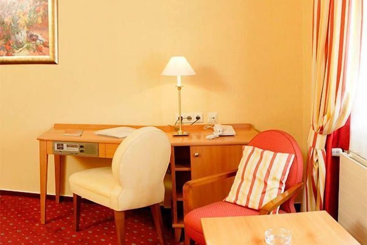Room 10 of 47