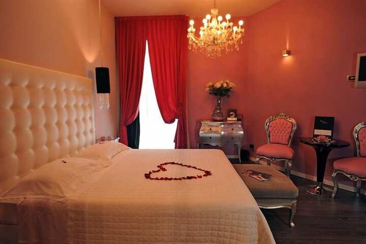 Room 13 of 30