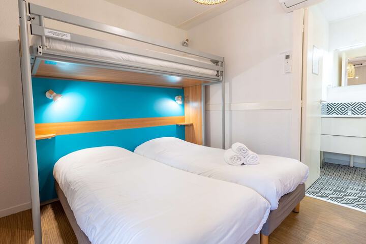 Room 53 of 128