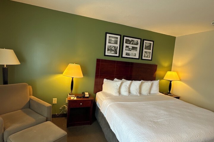 1 King Bed (9 of 22)