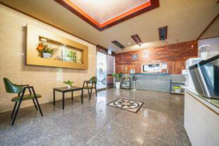 Muan Namak Oneul Hotel
