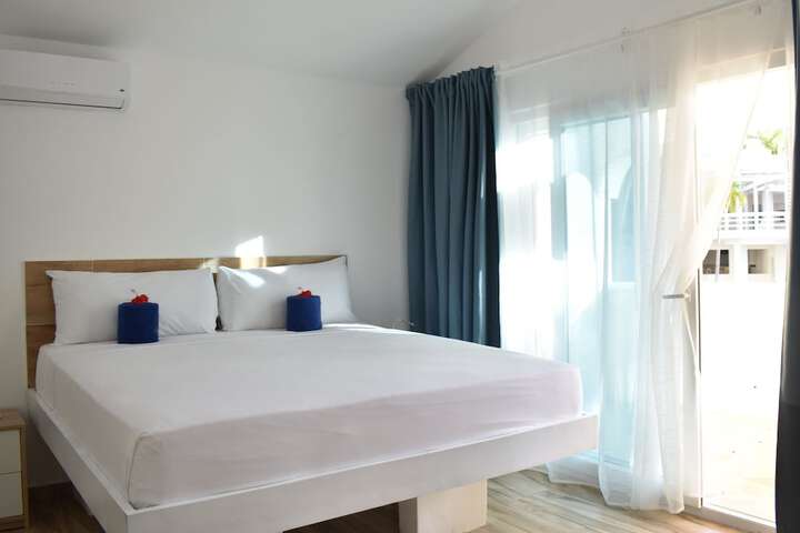Room 7 of 80