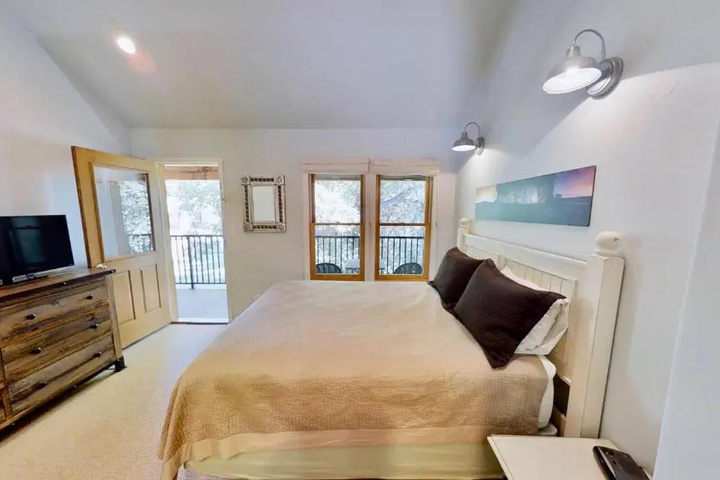 Room 2 of 16