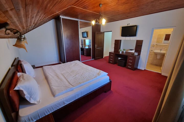 Room 7 of 113
