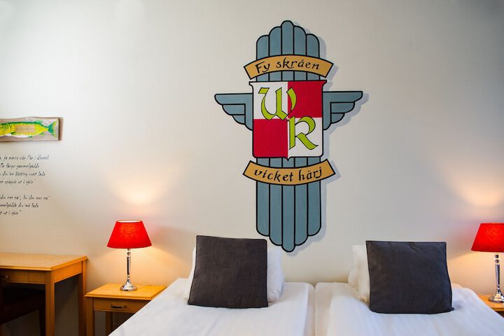 Room 9 of 33