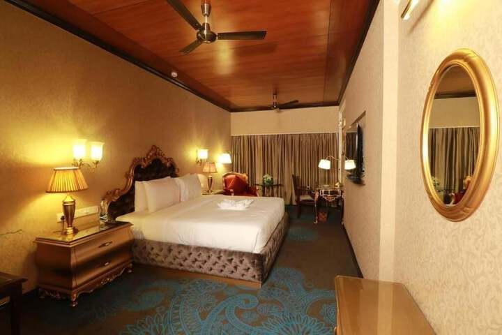 Room 16 of 38