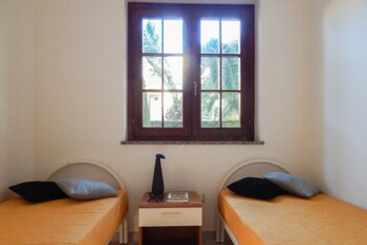 Room 43 of 60