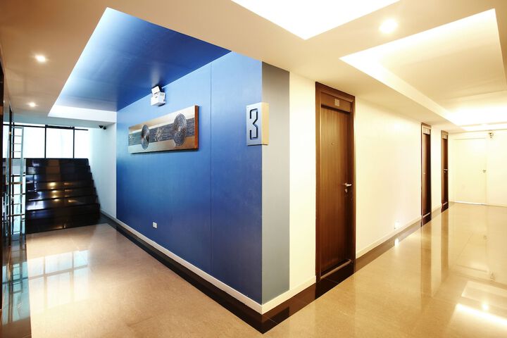 Ballroom/Hall 35 of 38