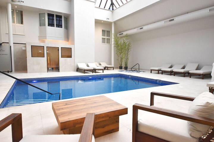 Hotel Pool