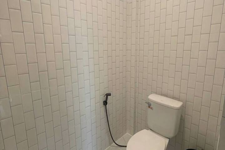 Room 102 of 127