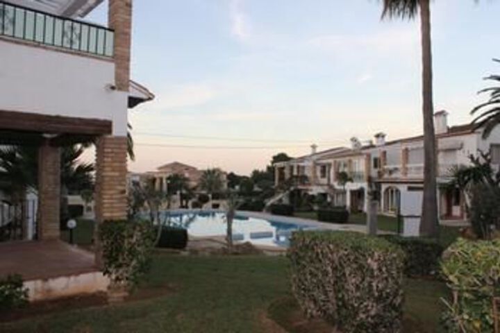 Pool 13 of 18