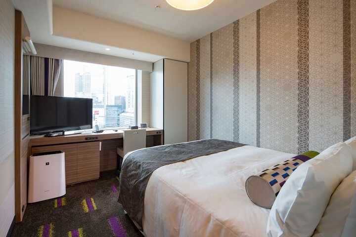 Room 8 of 120