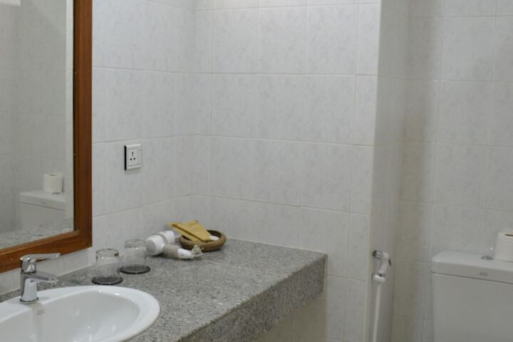 Room 6 of 20