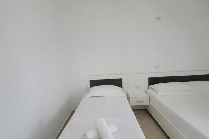 Room 22 of 115