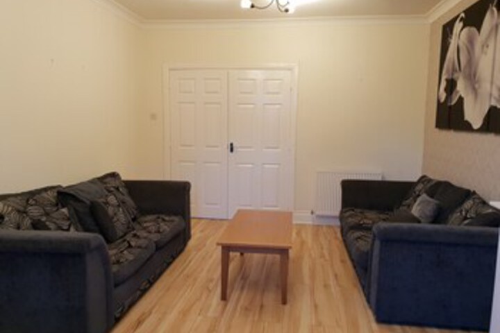 Lounge 15 of 61