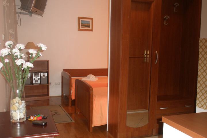Room 2 of 46