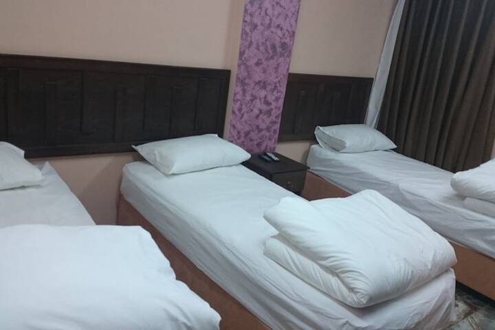 Room 2 of 40