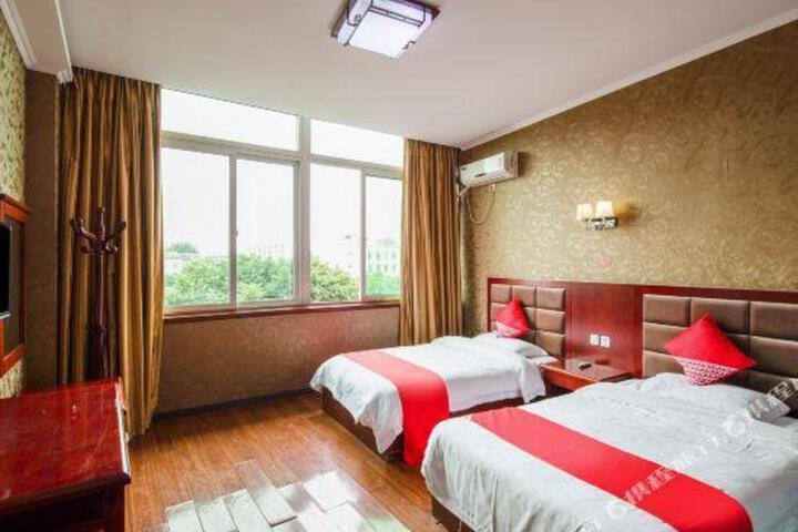 Longjing Business Hotel