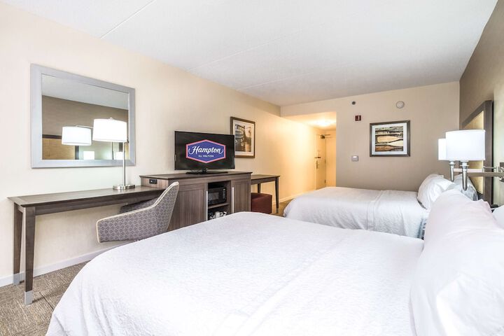 2 Queen Beds Hearing Accessible (2 of 10)