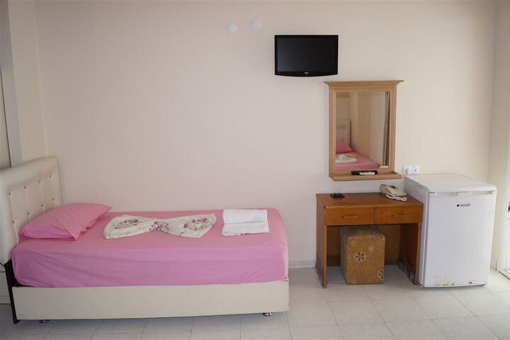 Room 11 of 32