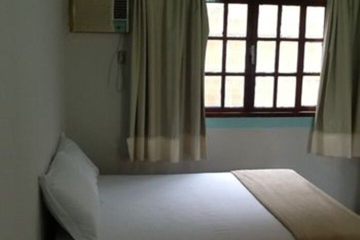 Room 34 of 40