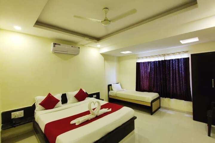 Room 4 of 18