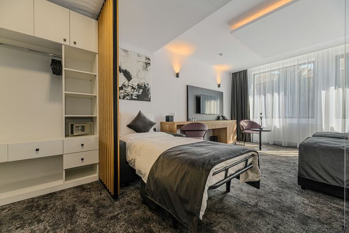 Room 13 of 131