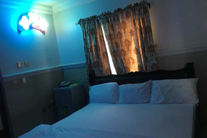 Room 5 of 17